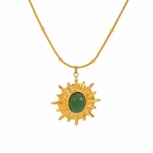 Elegant Gold and Green Pendant Necklace